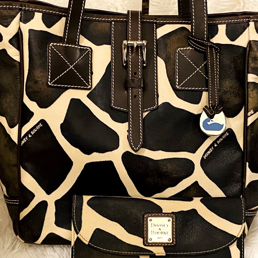 Beautiful Dooney Bourke Bag & Wallet